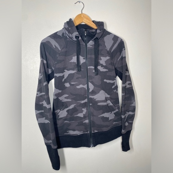 Athleta Triumph Hoodie Zip Up Camo Sweatshirt - Picture 6 of 8